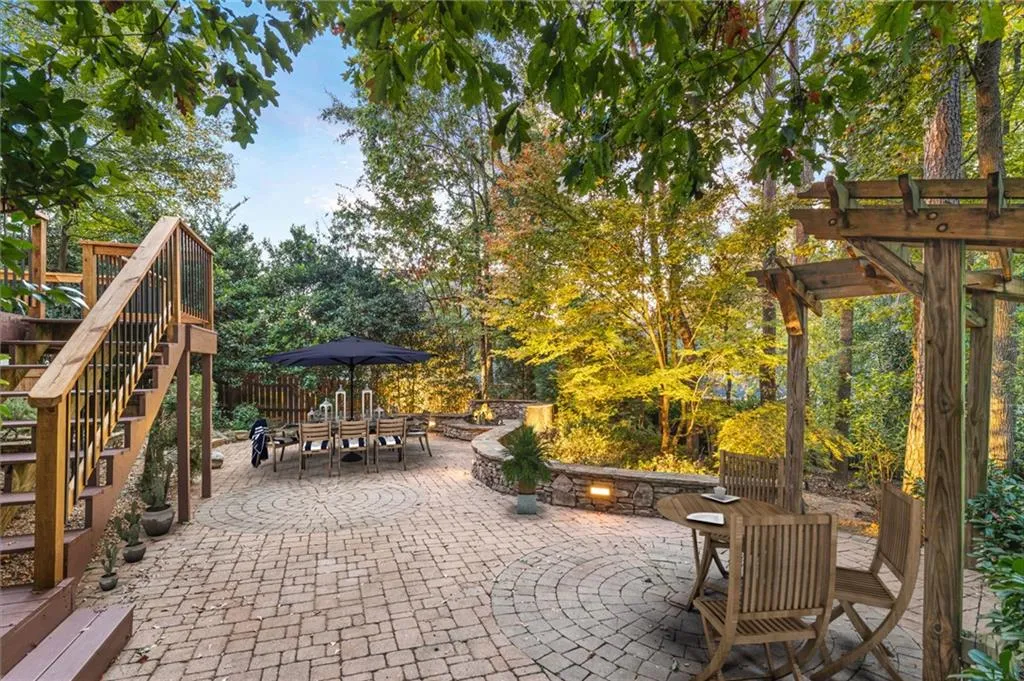 61 W Belle Isle Road, Sandy Springs, Georgia 30342, 4 Bedrooms Bedrooms, ,4 BathroomsBathrooms,Residential,Sold,61 W Belle Isle Road,6803327
