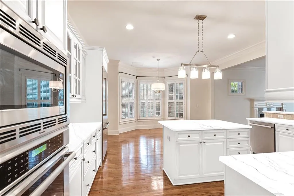 61 W Belle Isle Road, Sandy Springs, Georgia 30342, 4 Bedrooms Bedrooms, ,4 BathroomsBathrooms,Residential,Sold,61 W Belle Isle Road,6803327