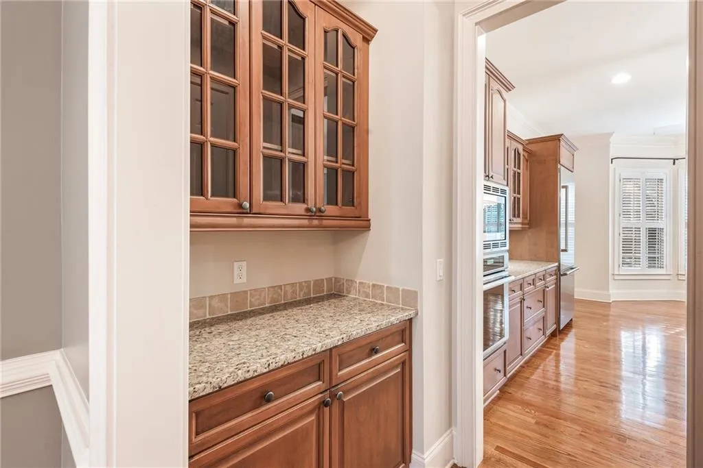 61 W Belle Isle Road, Sandy Springs, Georgia 30342, 4 Bedrooms Bedrooms, ,4 BathroomsBathrooms,Residential,Sold,61 W Belle Isle Road,6803327