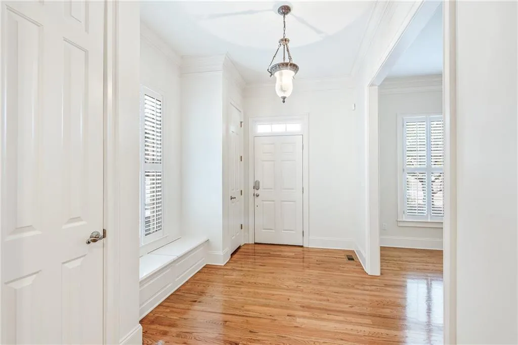 61 W Belle Isle Road, Sandy Springs, Georgia 30342, 4 Bedrooms Bedrooms, ,4 BathroomsBathrooms,Residential,Sold,61 W Belle Isle Road,6803327