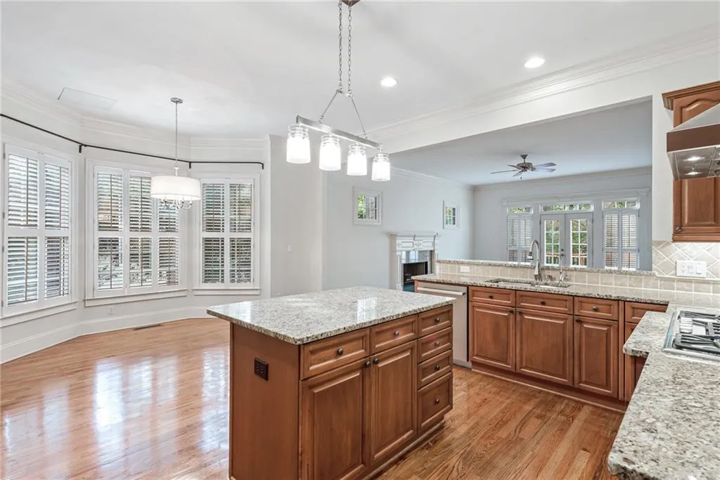 61 W Belle Isle Road, Sandy Springs, Georgia 30342, 4 Bedrooms Bedrooms, ,4 BathroomsBathrooms,Residential,Sold,61 W Belle Isle Road,6803327
