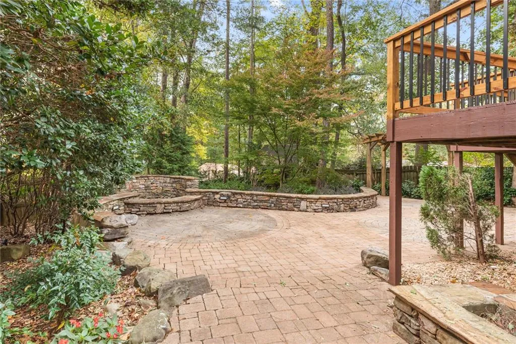 61 W Belle Isle Road, Sandy Springs, Georgia 30342, 4 Bedrooms Bedrooms, ,4 BathroomsBathrooms,Residential,Sold,61 W Belle Isle Road,6803327