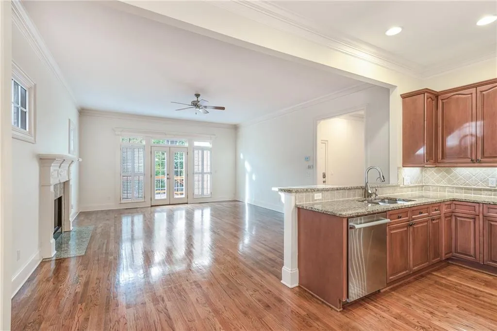 61 W Belle Isle Road, Sandy Springs, Georgia 30342, 4 Bedrooms Bedrooms, ,4 BathroomsBathrooms,Residential,Sold,61 W Belle Isle Road,6803327