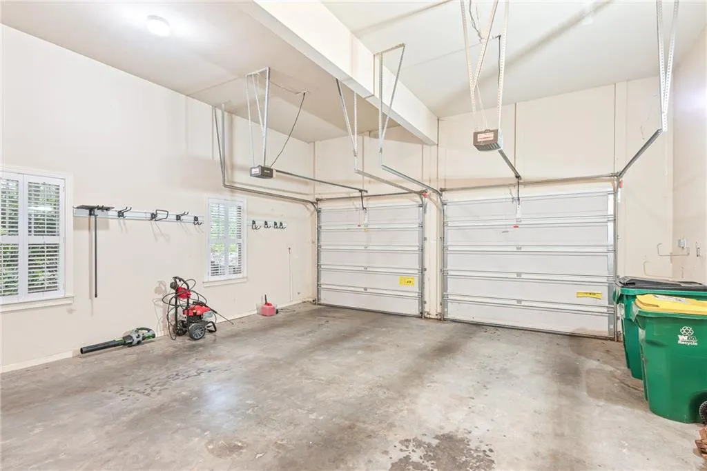 61 W Belle Isle Road, Sandy Springs, Georgia 30342, 4 Bedrooms Bedrooms, ,4 BathroomsBathrooms,Residential,Sold,61 W Belle Isle Road,6803327