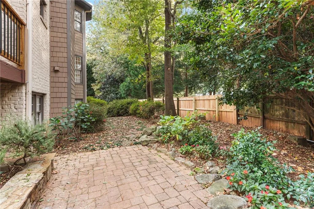 61 W Belle Isle Road, Sandy Springs, Georgia 30342, 4 Bedrooms Bedrooms, ,4 BathroomsBathrooms,Residential,Sold,61 W Belle Isle Road,6803327