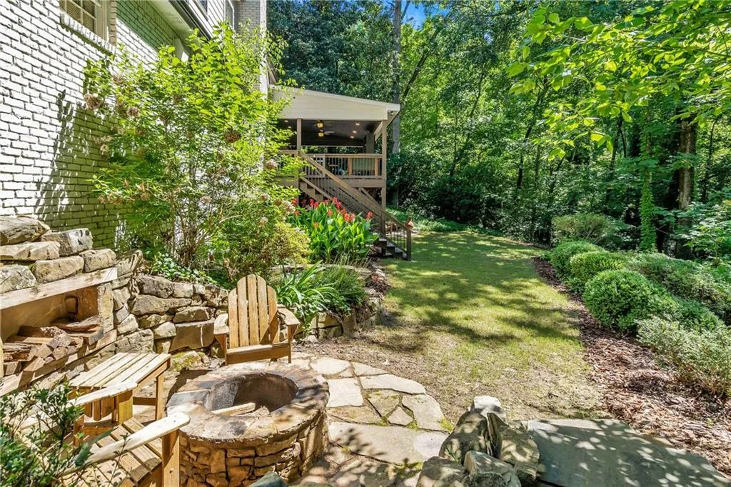 7105 Brandon Mill Road, Sandy Springs, Georgia 30328, 4 Bedrooms Bedrooms, ,2 BathroomsBathrooms,Residential,Sold,7105 Brandon Mill Road,6736887