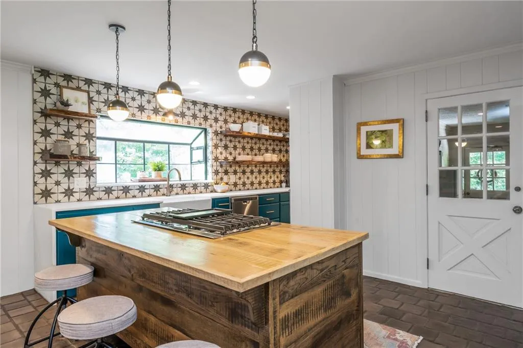 7105 Brandon Mill Road, Sandy Springs, Georgia 30328, 4 Bedrooms Bedrooms, ,2 BathroomsBathrooms,Residential,Sold,7105 Brandon Mill Road,6736887