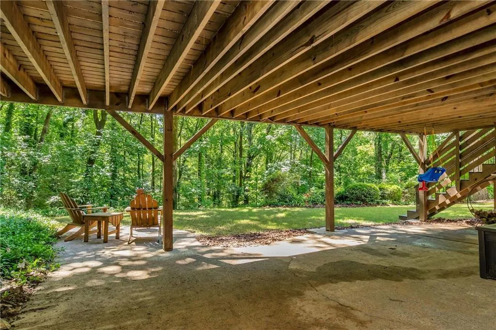 7105 Brandon Mill Road, Sandy Springs, Georgia 30328, 4 Bedrooms Bedrooms, ,2 BathroomsBathrooms,Residential,Sold,7105 Brandon Mill Road,6736887