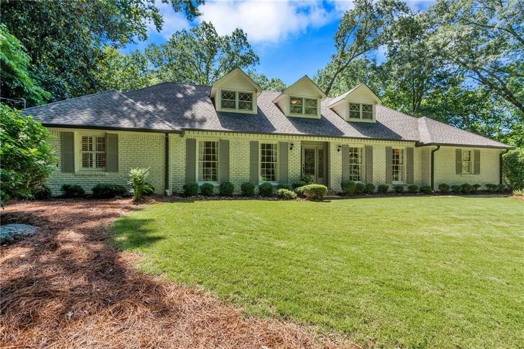 7105 Brandon Mill Road, Sandy Springs, Georgia 30328, 4 Bedrooms Bedrooms, ,2 BathroomsBathrooms,Residential,Sold,7105 Brandon Mill Road,6736887