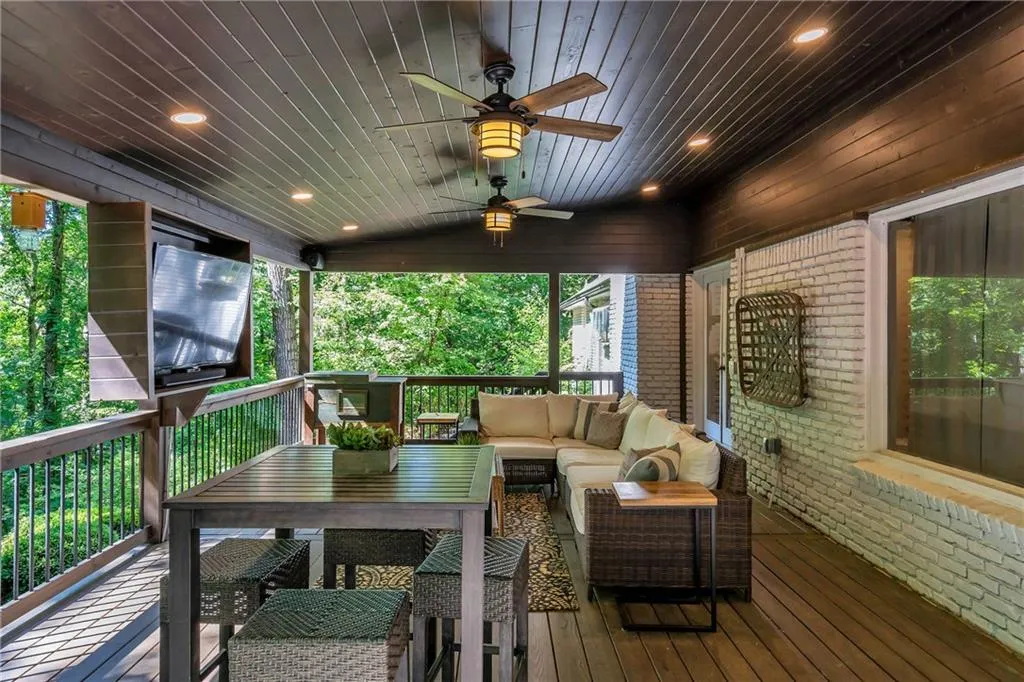 7105 Brandon Mill Road, Sandy Springs, Georgia 30328, 4 Bedrooms Bedrooms, ,2 BathroomsBathrooms,Residential,Sold,7105 Brandon Mill Road,6736887