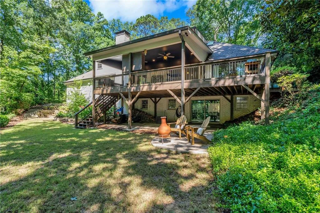 7105 Brandon Mill Road, Sandy Springs, Georgia 30328, 4 Bedrooms Bedrooms, ,2 BathroomsBathrooms,Residential,Sold,7105 Brandon Mill Road,6736887