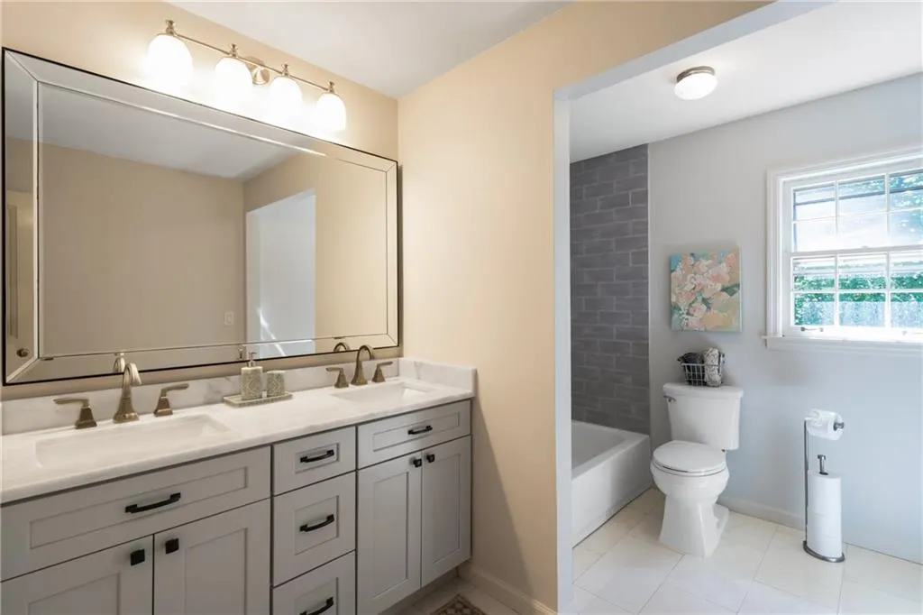 7105 Brandon Mill Road, Sandy Springs, Georgia 30328, 4 Bedrooms Bedrooms, ,2 BathroomsBathrooms,Residential,Sold,7105 Brandon Mill Road,6736887