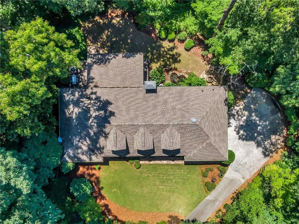 7105 Brandon Mill Road, Sandy Springs, Georgia 30328, 4 Bedrooms Bedrooms, ,2 BathroomsBathrooms,Residential,Sold,7105 Brandon Mill Road,6736887