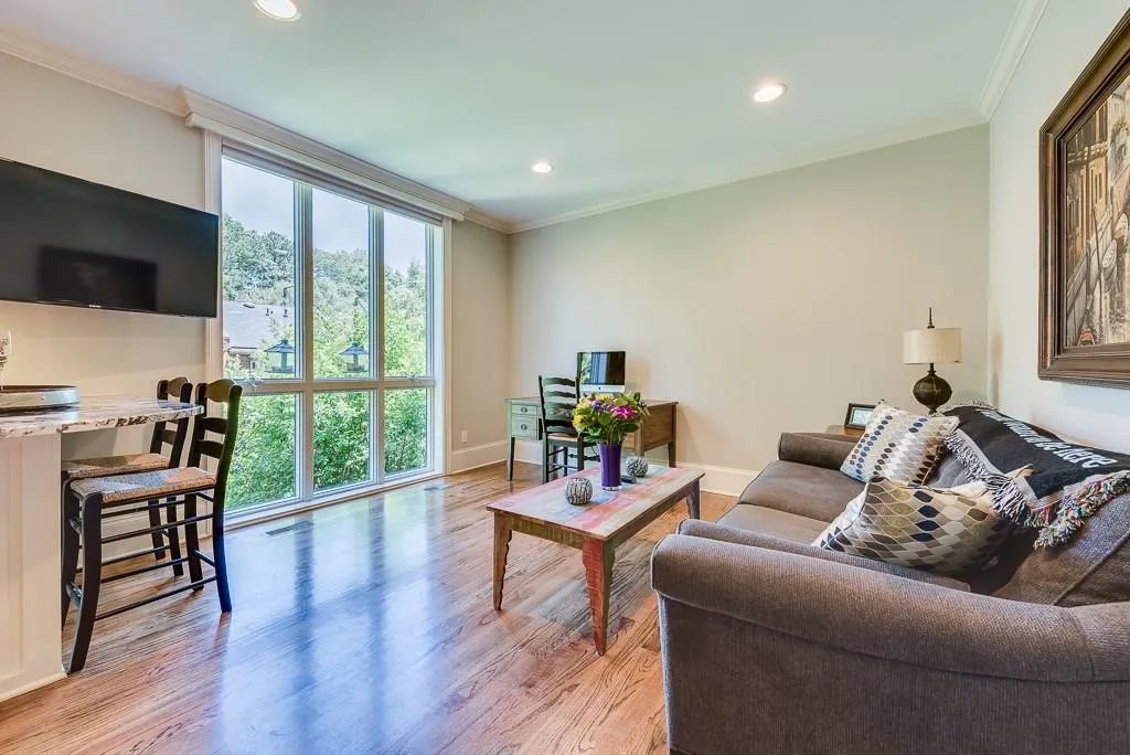 29 Willow Glen Ne, Atlanta, Georgia 30342, 4 Bedrooms Bedrooms, ,4 BathroomsBathrooms,Residential,Sold,29 Willow Glen Ne,5704912