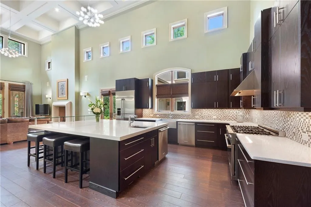 385 River Valley Road, Atlanta, Georgia 30328, 5 Bedrooms Bedrooms, ,6 BathroomsBathrooms,Residential,Sold,385 River Valley Road,6565806