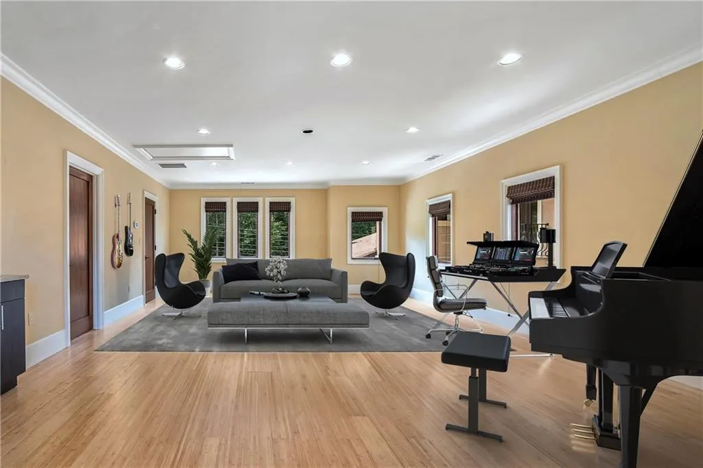 385 River Valley Road, Atlanta, Georgia 30328, 5 Bedrooms Bedrooms, ,6 BathroomsBathrooms,Residential,Sold,385 River Valley Road,6565806