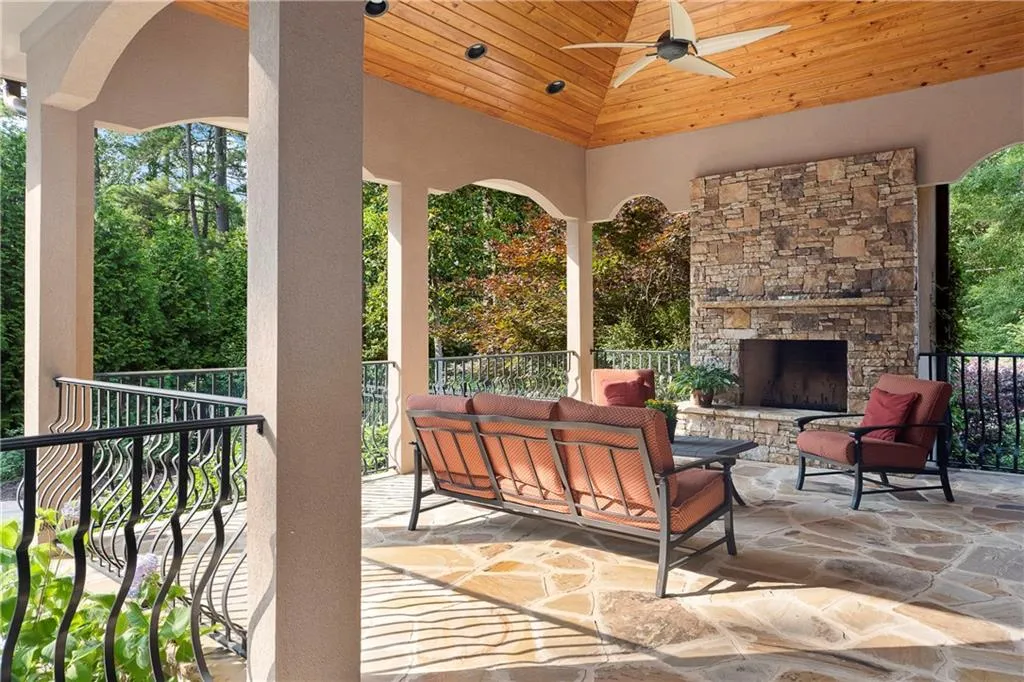 385 River Valley Road, Atlanta, Georgia 30328, 5 Bedrooms Bedrooms, ,6 BathroomsBathrooms,Residential,Sold,385 River Valley Road,6565806