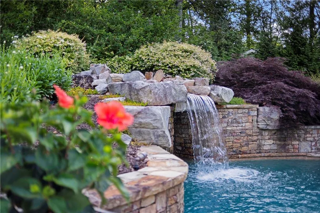 385 River Valley Road, Atlanta, Georgia 30328, 5 Bedrooms Bedrooms, ,6 BathroomsBathrooms,Residential,Sold,385 River Valley Road,6565806