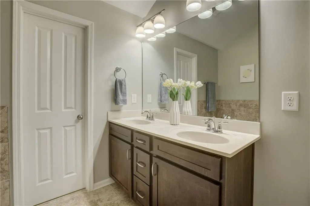 7480 Glisten Avenue, Atlanta, Georgia 30328, 3 Bedrooms Bedrooms, ,3 BathroomsBathrooms,Residential,Sold,7480 Glisten Avenue,6045228