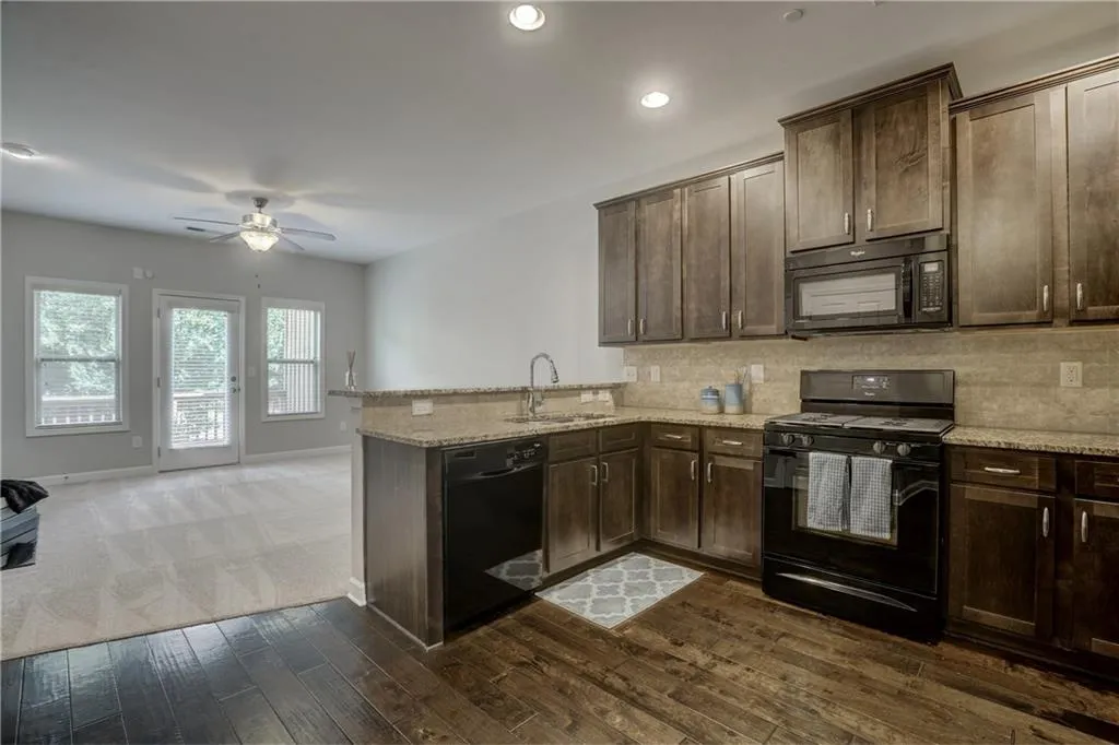 7480 Glisten Avenue, Atlanta, Georgia 30328, 3 Bedrooms Bedrooms, ,3 BathroomsBathrooms,Residential,Sold,7480 Glisten Avenue,6045228