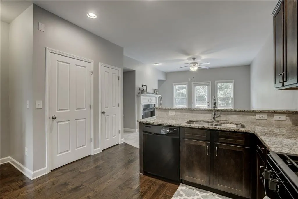 7480 Glisten Avenue, Atlanta, Georgia 30328, 3 Bedrooms Bedrooms, ,3 BathroomsBathrooms,Residential,Sold,7480 Glisten Avenue,6045228