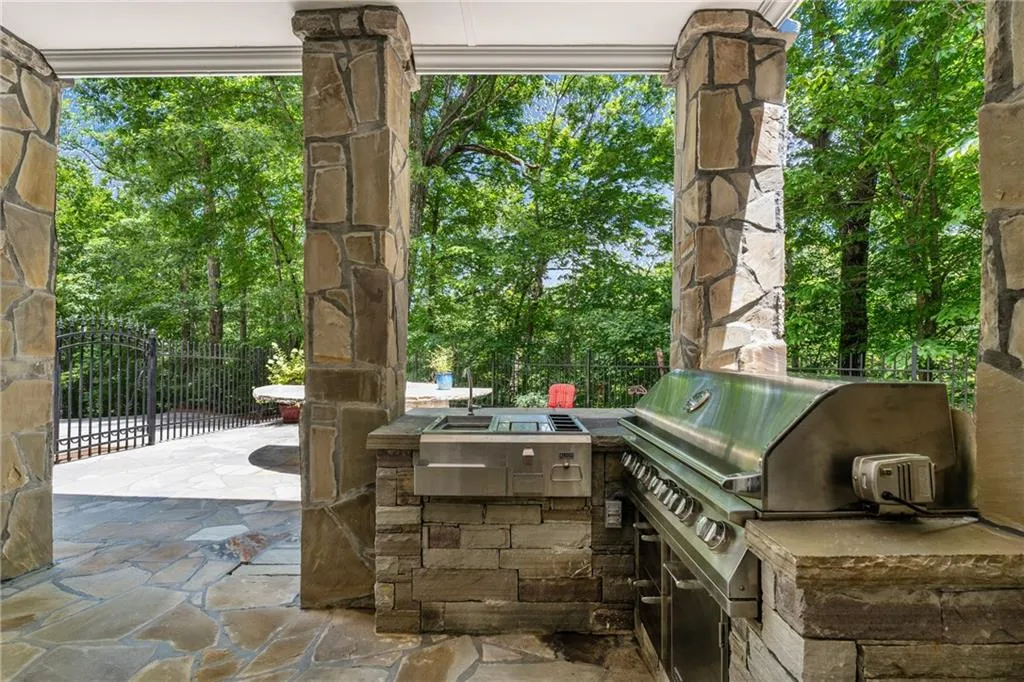 9035 River Run, Atlanta, Georgia 30350, 5 Bedrooms Bedrooms, ,4 BathroomsBathrooms,Residential,For Sale,9035 River Run,7631826