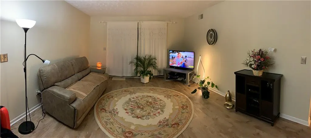 6851 Roswell Road Ne Unit B8, Sandy Springs, Georgia 30328, 1 Bedroom Bedrooms, ,1 BathroomBathrooms,Residential,Sold,6851 Roswell Road Ne Unit B8,6811446