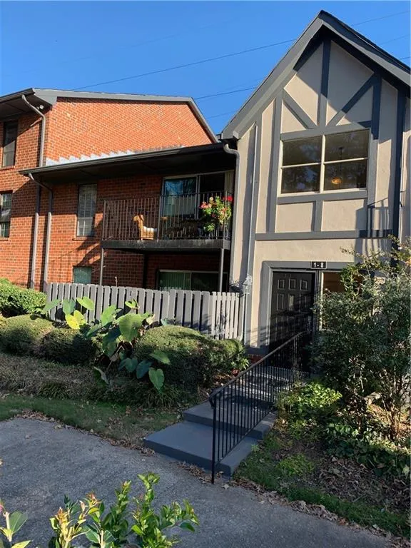 6851 Roswell Road Ne Unit B8, Sandy Springs, Georgia 30328, 1 Bedroom Bedrooms, ,1 BathroomBathrooms,Residential,Sold,6851 Roswell Road Ne Unit B8,6811446