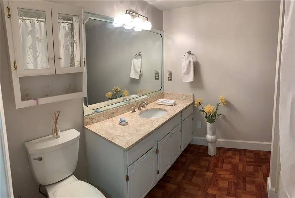 6851 Roswell Road Ne Unit B8, Sandy Springs, Georgia 30328, 1 Bedroom Bedrooms, ,1 BathroomBathrooms,Residential,Sold,6851 Roswell Road Ne Unit B8,6811446