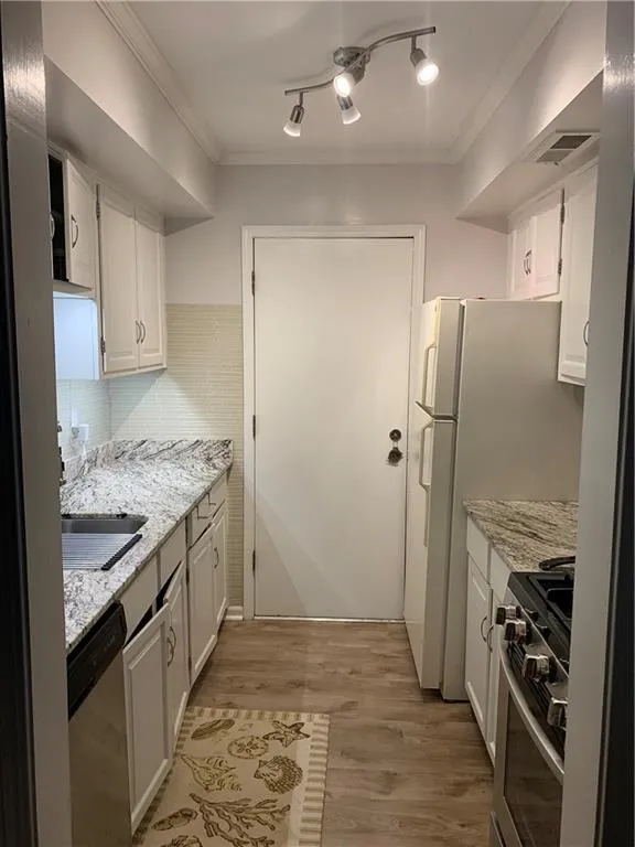 6851 Roswell Road Ne Unit B8, Sandy Springs, Georgia 30328, 1 Bedroom Bedrooms, ,1 BathroomBathrooms,Residential,Sold,6851 Roswell Road Ne Unit B8,6811446