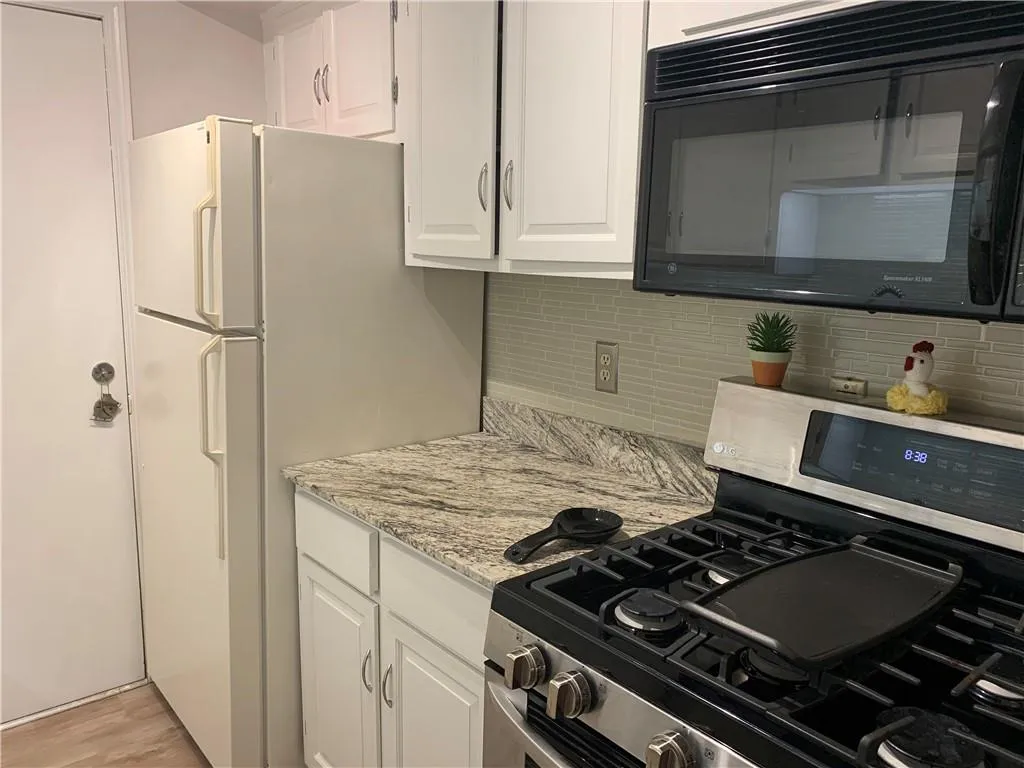 6851 Roswell Road Ne Unit B8, Sandy Springs, Georgia 30328, 1 Bedroom Bedrooms, ,1 BathroomBathrooms,Residential,Sold,6851 Roswell Road Ne Unit B8,6811446