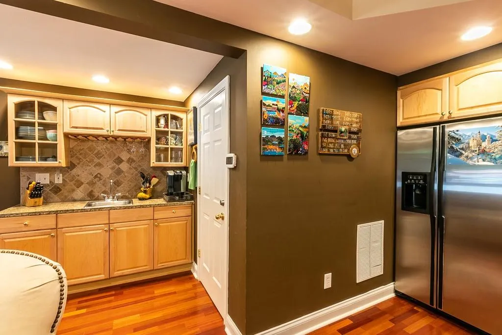 250 Wembley Circle, Sandy Springs, Georgia 30328, 5 Bedrooms Bedrooms, ,4 BathroomsBathrooms,Residential,Sold,250 Wembley Circle,6753986