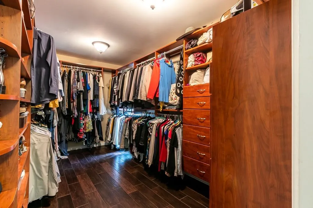 250 Wembley Circle, Sandy Springs, Georgia 30328, 5 Bedrooms Bedrooms, ,4 BathroomsBathrooms,Residential,Sold,250 Wembley Circle,6753986