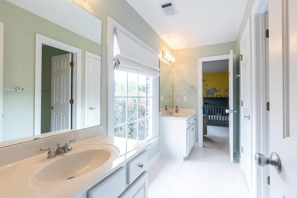 250 Wembley Circle, Sandy Springs, Georgia 30328, 5 Bedrooms Bedrooms, ,4 BathroomsBathrooms,Residential,Sold,250 Wembley Circle,6753986