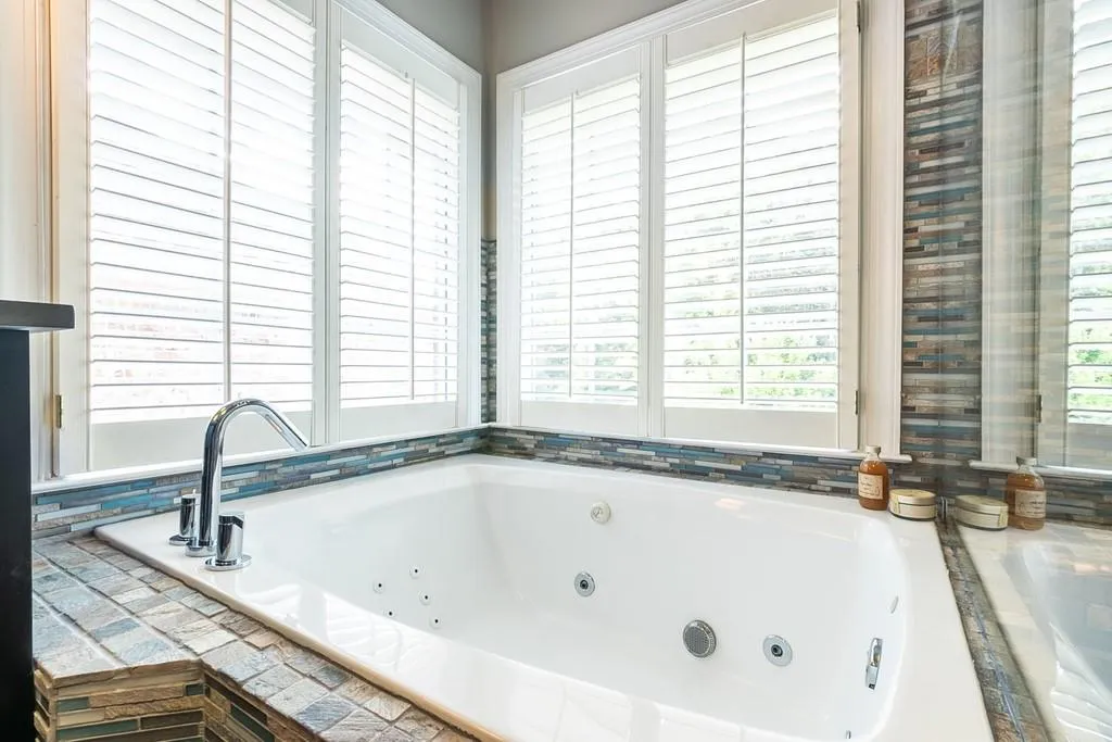 250 Wembley Circle, Sandy Springs, Georgia 30328, 5 Bedrooms Bedrooms, ,4 BathroomsBathrooms,Residential,Sold,250 Wembley Circle,6753986