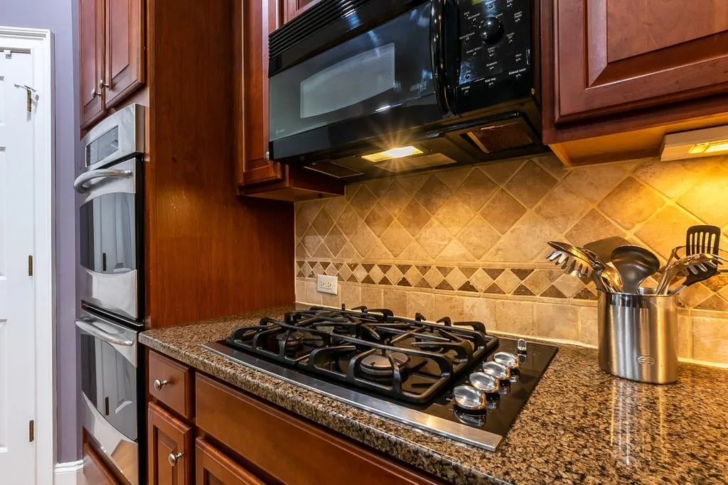 250 Wembley Circle, Sandy Springs, Georgia 30328, 5 Bedrooms Bedrooms, ,4 BathroomsBathrooms,Residential,Sold,250 Wembley Circle,6753986