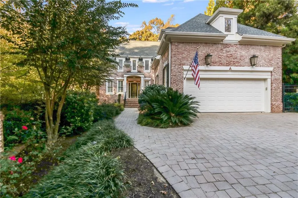 650 Forest Hills Drive, Atlanta, Georgia 30342, 6 Bedrooms Bedrooms, ,5 BathroomsBathrooms,Residential,Sold,650 Forest Hills Drive,6967872