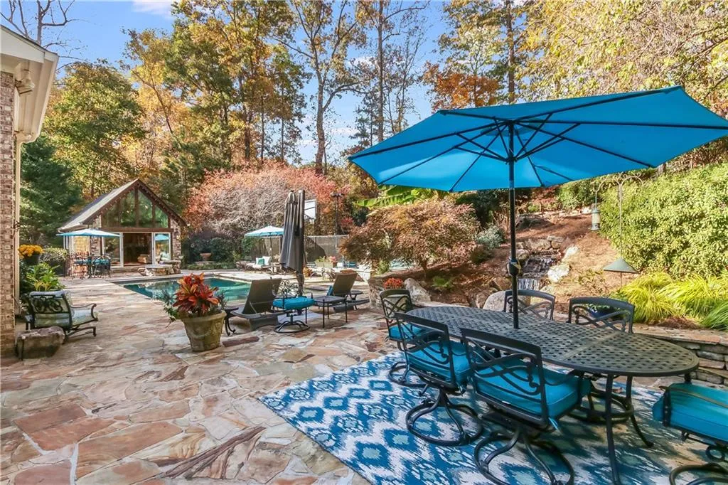 650 Forest Hills Drive, Atlanta, Georgia 30342, 6 Bedrooms Bedrooms, ,5 BathroomsBathrooms,Residential,Sold,650 Forest Hills Drive,6967872