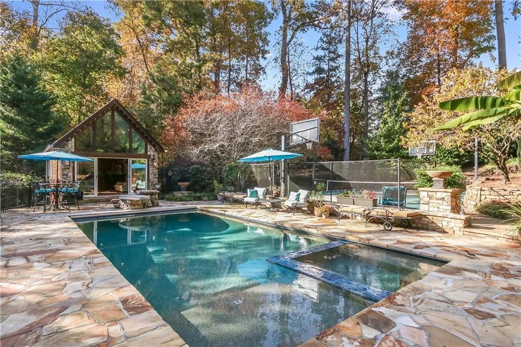 650 Forest Hills Drive, Atlanta, Georgia 30342, 6 Bedrooms Bedrooms, ,5 BathroomsBathrooms,Residential,Sold,650 Forest Hills Drive,6967872