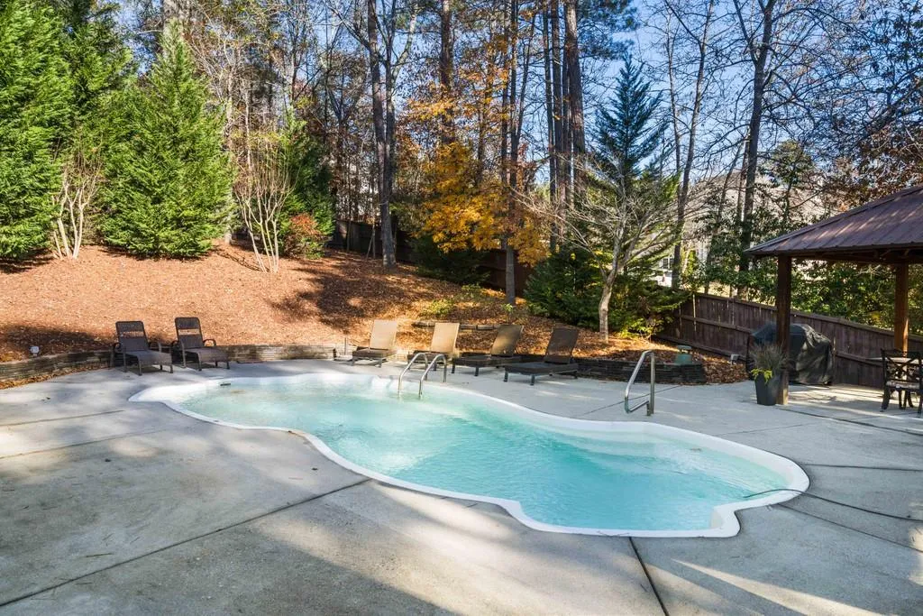 7765 Dunvegan Close, Sandy Springs, Georgia 30350, 4 Bedrooms Bedrooms, ,3 BathroomsBathrooms,Residential,Sold,7765 Dunvegan Close,6813828
