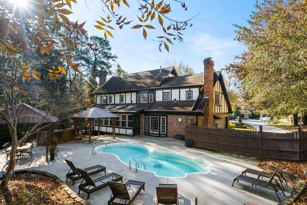 7765 Dunvegan Close, Sandy Springs, Georgia 30350, 4 Bedrooms Bedrooms, ,3 BathroomsBathrooms,Residential,Sold,7765 Dunvegan Close,6813828