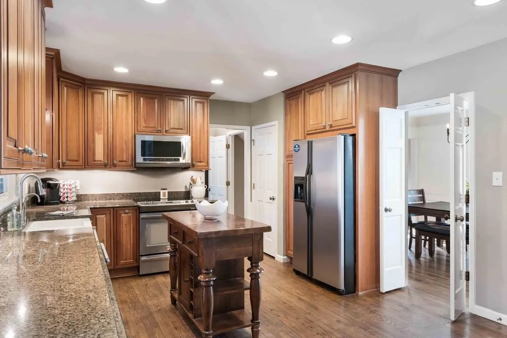 7765 Dunvegan Close, Sandy Springs, Georgia 30350, 4 Bedrooms Bedrooms, ,3 BathroomsBathrooms,Residential,Sold,7765 Dunvegan Close,6813828