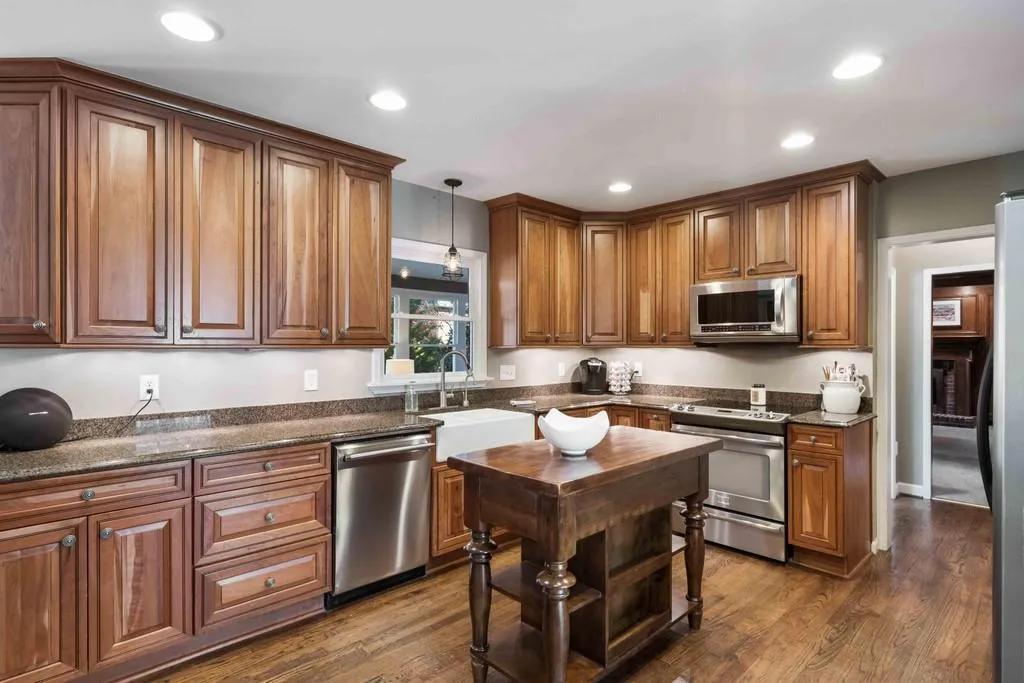 7765 Dunvegan Close, Sandy Springs, Georgia 30350, 4 Bedrooms Bedrooms, ,3 BathroomsBathrooms,Residential,Sold,7765 Dunvegan Close,6813828