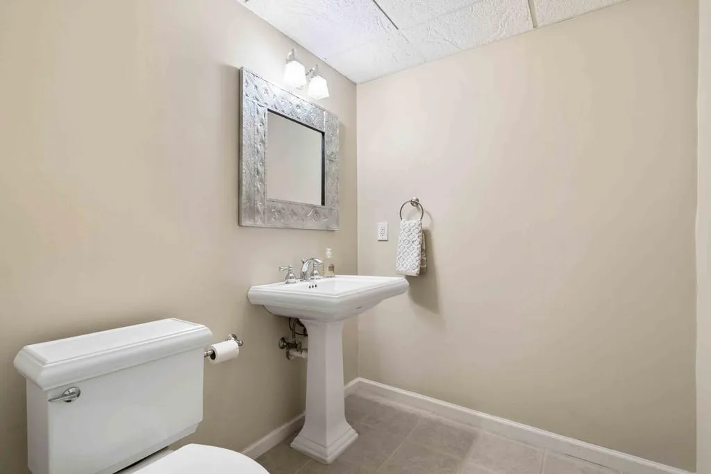7765 Dunvegan Close, Sandy Springs, Georgia 30350, 4 Bedrooms Bedrooms, ,3 BathroomsBathrooms,Residential,Sold,7765 Dunvegan Close,6813828
