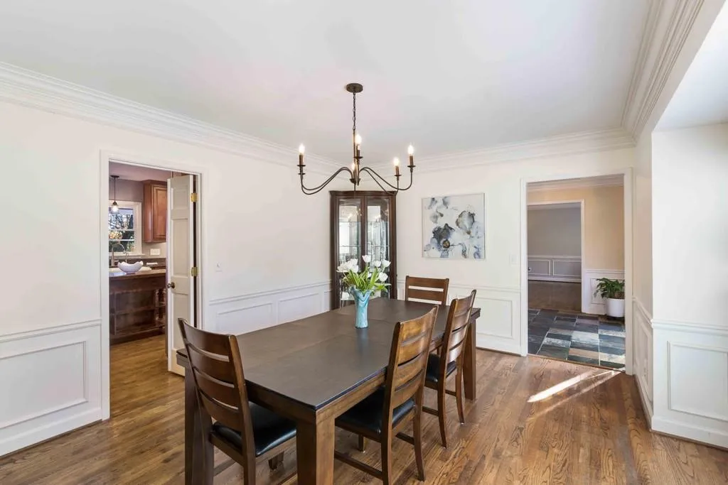 7765 Dunvegan Close, Sandy Springs, Georgia 30350, 4 Bedrooms Bedrooms, ,3 BathroomsBathrooms,Residential,Sold,7765 Dunvegan Close,6813828