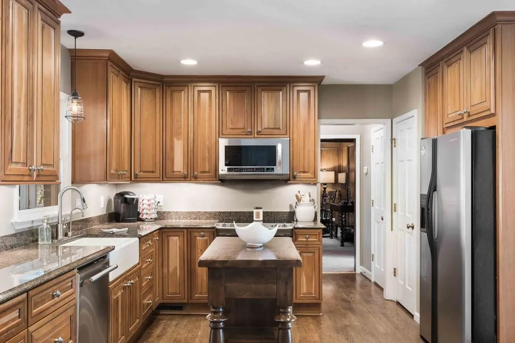 7765 Dunvegan Close, Sandy Springs, Georgia 30350, 4 Bedrooms Bedrooms, ,3 BathroomsBathrooms,Residential,Sold,7765 Dunvegan Close,6813828