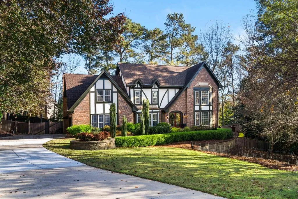 7765 Dunvegan Close, Sandy Springs, Georgia 30350, 4 Bedrooms Bedrooms, ,3 BathroomsBathrooms,Residential,Sold,7765 Dunvegan Close,6813828