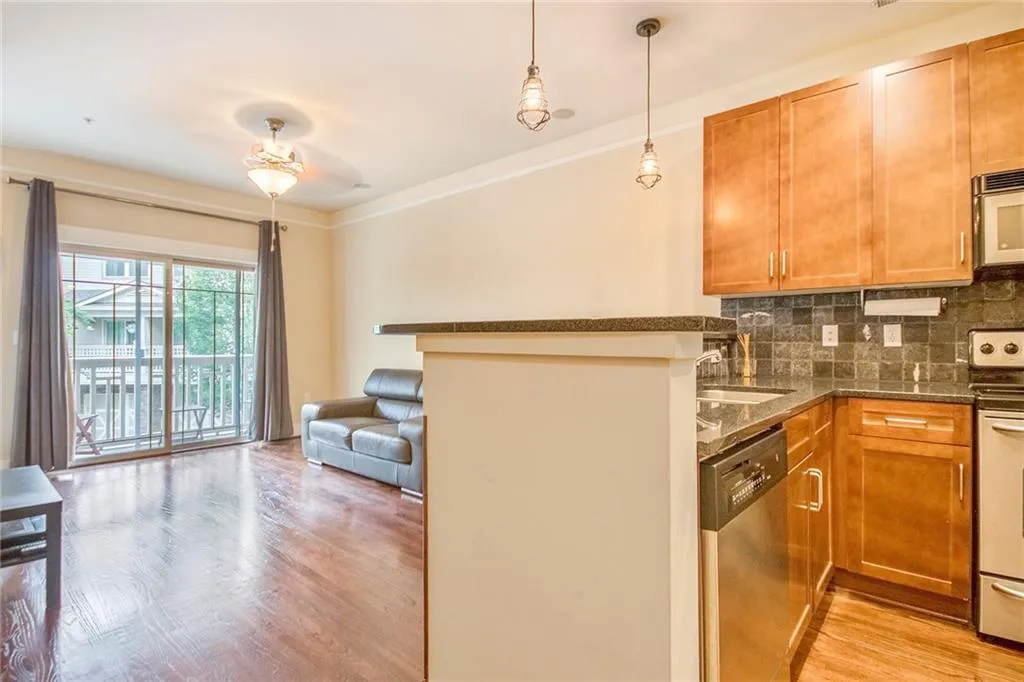 221 Semel Circle Nw Unit 245, Atlanta, Georgia 30309, 2 Bedrooms Bedrooms, ,2 BathroomsBathrooms,Residential,Sold,221 Semel Circle Nw Unit 245,5871877