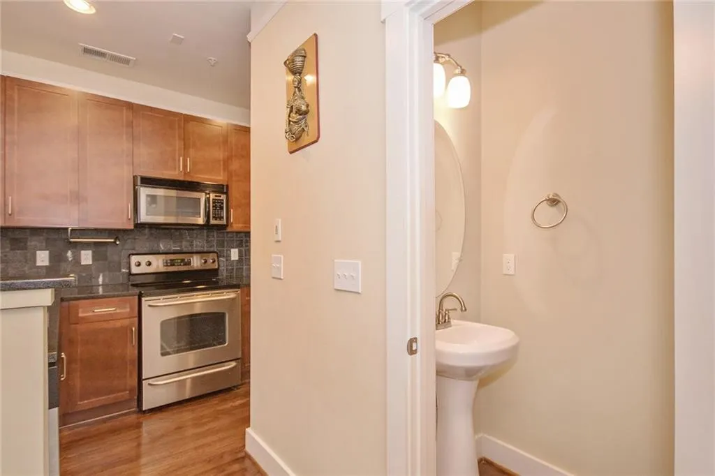 221 Semel Circle Nw Unit 245, Atlanta, Georgia 30309, 2 Bedrooms Bedrooms, ,2 BathroomsBathrooms,Residential,Sold,221 Semel Circle Nw Unit 245,5871877