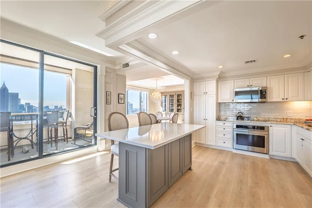 Kitchen featuring tasteful backsplash, visible vents, a breakfast bar, stainless steel appliances, and crown molding